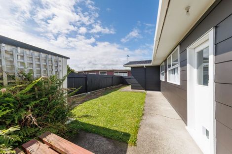 Photo of property in 5 Westhaven Grove, Takaro, Palmerston North, 4412