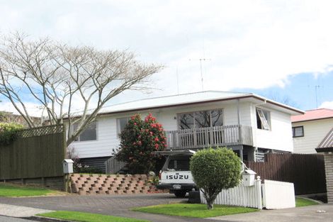 Photo of property in 1 Endeavour Avenue, Welcome Bay, Tauranga, 3112