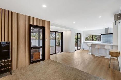 Photo of property in 2/9 Eastwood Rise, Browns Bay, Auckland, 0630