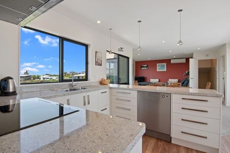 Photo of property in 6 Adele Way, Kaiteriteri, Motueka, 7197