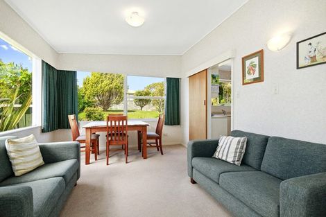 Photo of property in 8 Fitzwilliam Terrace, Tawa, Wellington, 5028