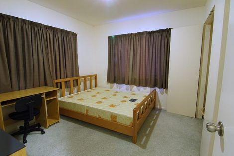 Photo of property in 2/51 Archers Road, Hillcrest, Auckland, 0629