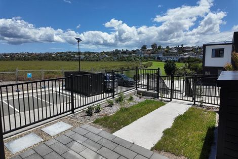 Photo of property in 8/4 Limestone Drive, Hobsonville, 0616