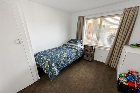 Photo of property in 35 Pinehurst Crescent, Russley, Christchurch, 8042