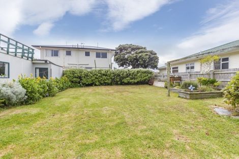Photo of property in 128 Lyall Parade, Lyall Bay, Wellington, 6022