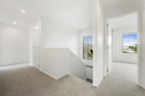 Photo of property in 2 Park Green Avenue, Rosehill, Papakura, 2113