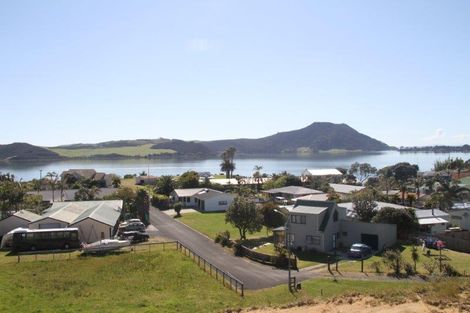 Photo of property in 8 Juniper Road, Sunnynook, Auckland, 0620