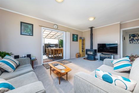 Photo of property in 74 Sylvan Crescent, Te Atatu South, Auckland, 0610