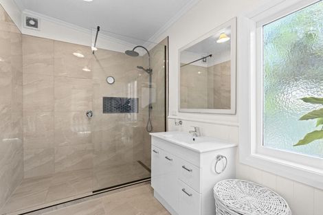 Photo of property in 48 Devon Street, Picton, 7220