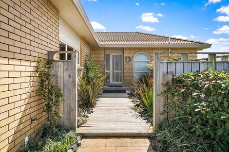 Photo of property in 39 Lakeside Drive, Orewa, 0931