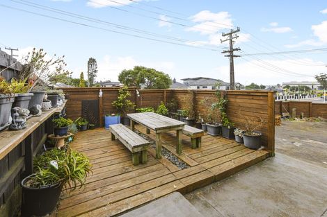 Photo of property in 2/93 Kenderdine Road, Papatoetoe, Auckland, 2025