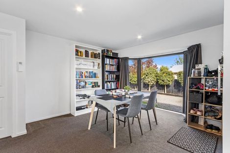 Photo of property in 27 Momorangi Crescent, Redwood, Christchurch, 8051