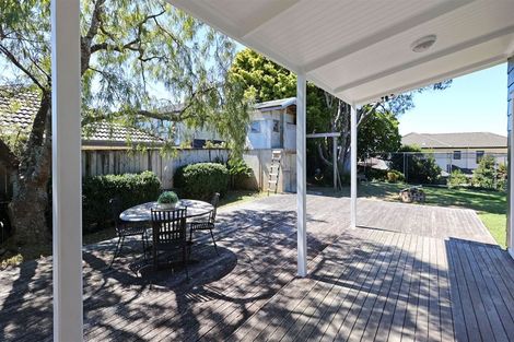 Photo of property in 4 Tasman Avenue, Henderson Valley, Auckland, 0614