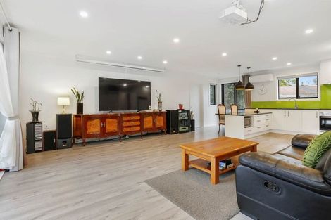 Photo of property in 52 Hobart Crescent, Wattle Downs, Auckland, 2103