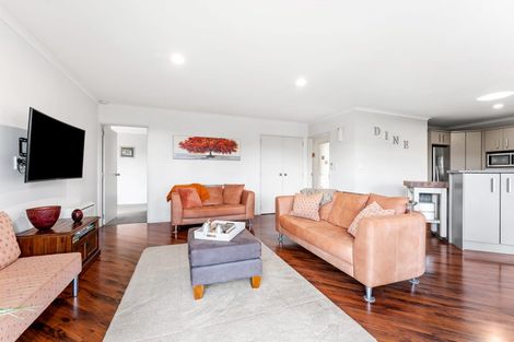 Photo of property in 40 Rivervale Grove, Stanmore Bay, Whangaparaoa, 0932