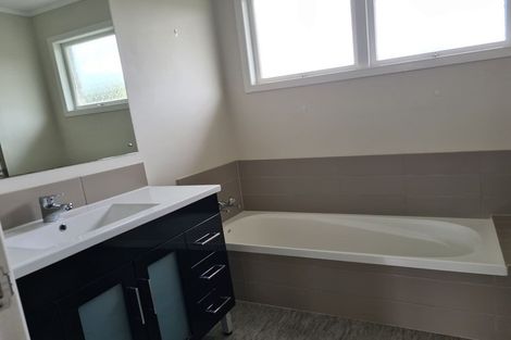 Photo of property in 2/46 Scenic Drive, Manurewa, Auckland, 2102