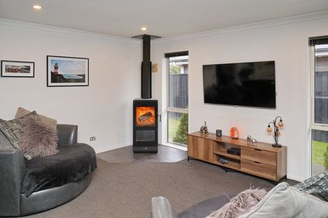 Photo of property in 11 Franklin Drive, Rangiora, 7400