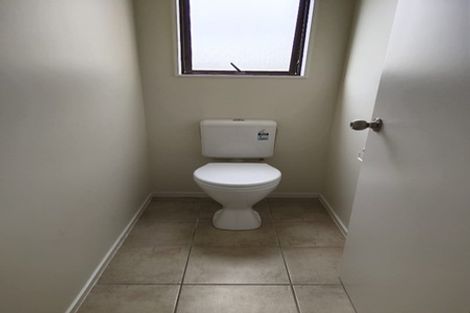 Photo of property in 25 Spalding Rise, Golflands, Auckland, 2013