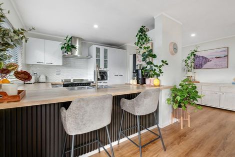 Photo of property in 1/2 Langton Road, Stanmore Bay, Whangaparaoa, 0932