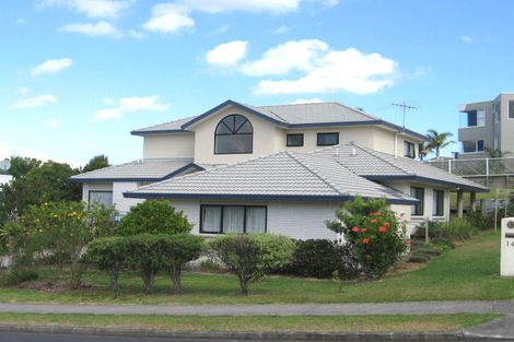 Photo of property in 12 Belleaire Court, West Harbour, Auckland, 0618