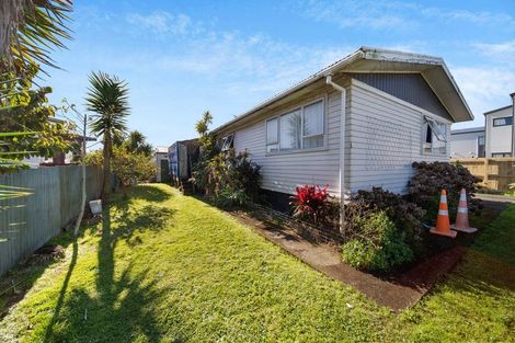 Photo of property in 22 Watchfield Close, Mangere, Auckland, 2022