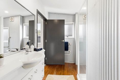 Photo of property in 40 Marine Parade, Macandrew Bay, Dunedin, 9014