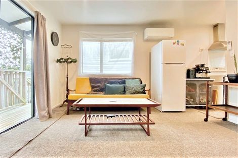 Photo of property in 5 Sunvue Road, Glen Eden, Auckland, 0602