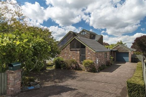 Photo of property in 6 Dunolly Place, Pukekohe, 2120