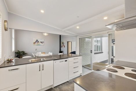 Photo of property in 27 Tukapa Street, Westown, New Plymouth, 4310