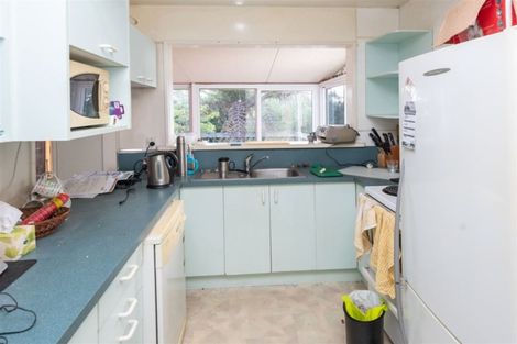 Photo of property in 35 Sunnyside Road, Sunnyvale, Auckland, 0612