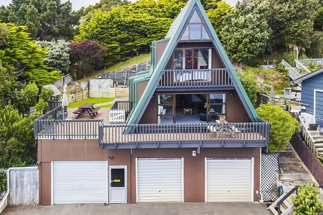 Photo of property in 1 Mapplebeck Street, Titahi Bay, Porirua, 5022