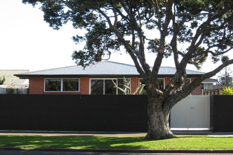 Photo of property in 42 Richmond Street, Fitzroy, New Plymouth, 4312