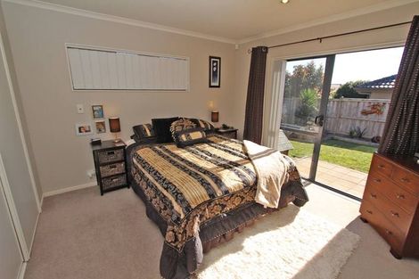 Photo of property in 12 Bellshill Close, Wattle Downs, Auckland, 2103