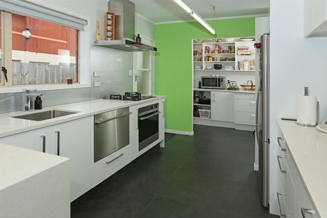 Photo of property in 5 Taitua Drive, Te Atatu South, Auckland, 0610