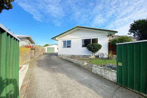Photo of property in 14 Hillcrest Drive, Kelvin Grove, Palmerston North, 4414