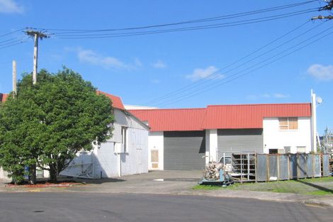 Photo of property in 3/11 Southgate Place, Henderson, Auckland, 0612