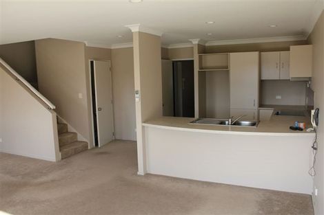 Photo of property in 2/14 Ponderosa Drive, Oteha, Auckland, 0632