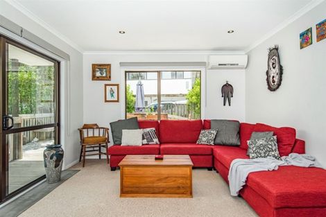 Photo of property in 4 Mona Vale, West Harbour, Auckland, 0618