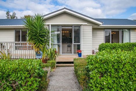 Photo of property in 37 Bradnor Meadows Drive, Swanson, Auckland, 0612