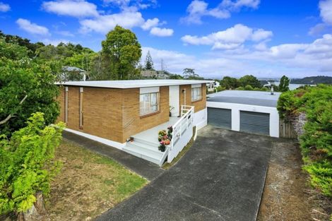 Photo of property in 1/4 Lynn Road, Bayview, Auckland, 0629