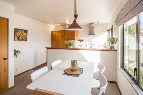 Photo of property in 98a Creswick Terrace, Northland, Wellington, 6012