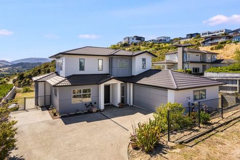 Photo of property in 13 Canary Way, Whitby, Porirua, 5024