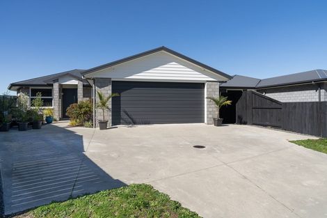 Photo of property in 77 Te Kio Crescent, Papamoa Beach, Papamoa, 3118