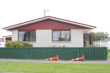 Photo of property in 16 Hinau Street, Inglewood, 4330