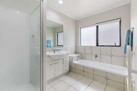 Photo of property in 9 Erne Crescent, East Tamaki, Auckland, 2016