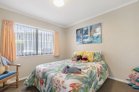 Photo of property in 14 John Lister Close, Golflands, Auckland, 2013