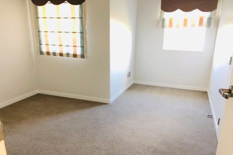 Photo of property in 24 Sohlue Place, Oteha, Auckland, 0632