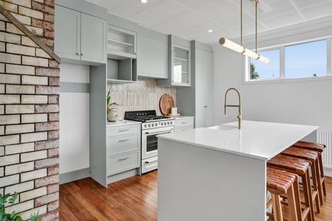 Photo of property in 19 Baring Terrace, Strandon, New Plymouth, 4312