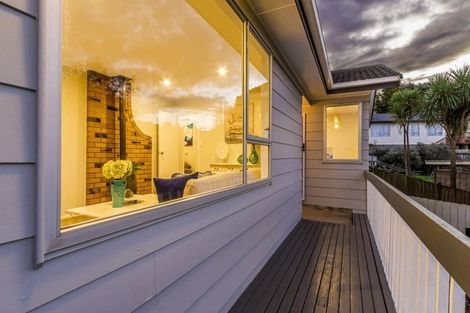 Photo of property in 17 Wanita Place, Totara Vale, Auckland, 0629