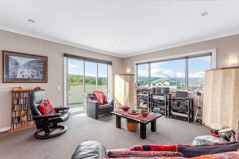 Photo of property in 3 Pendennis Point, Camborne, Porirua, 5026